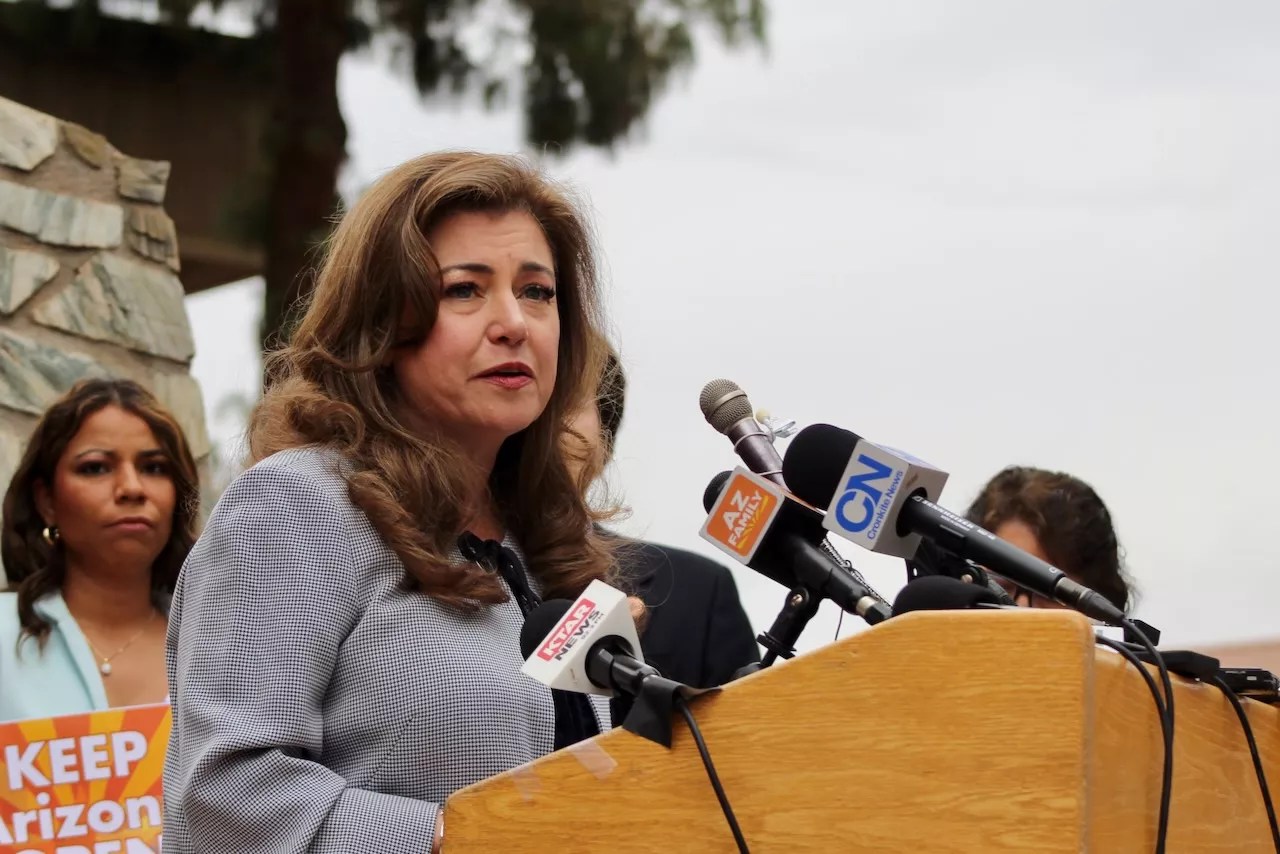 Mónica Villalobos speaks at podium