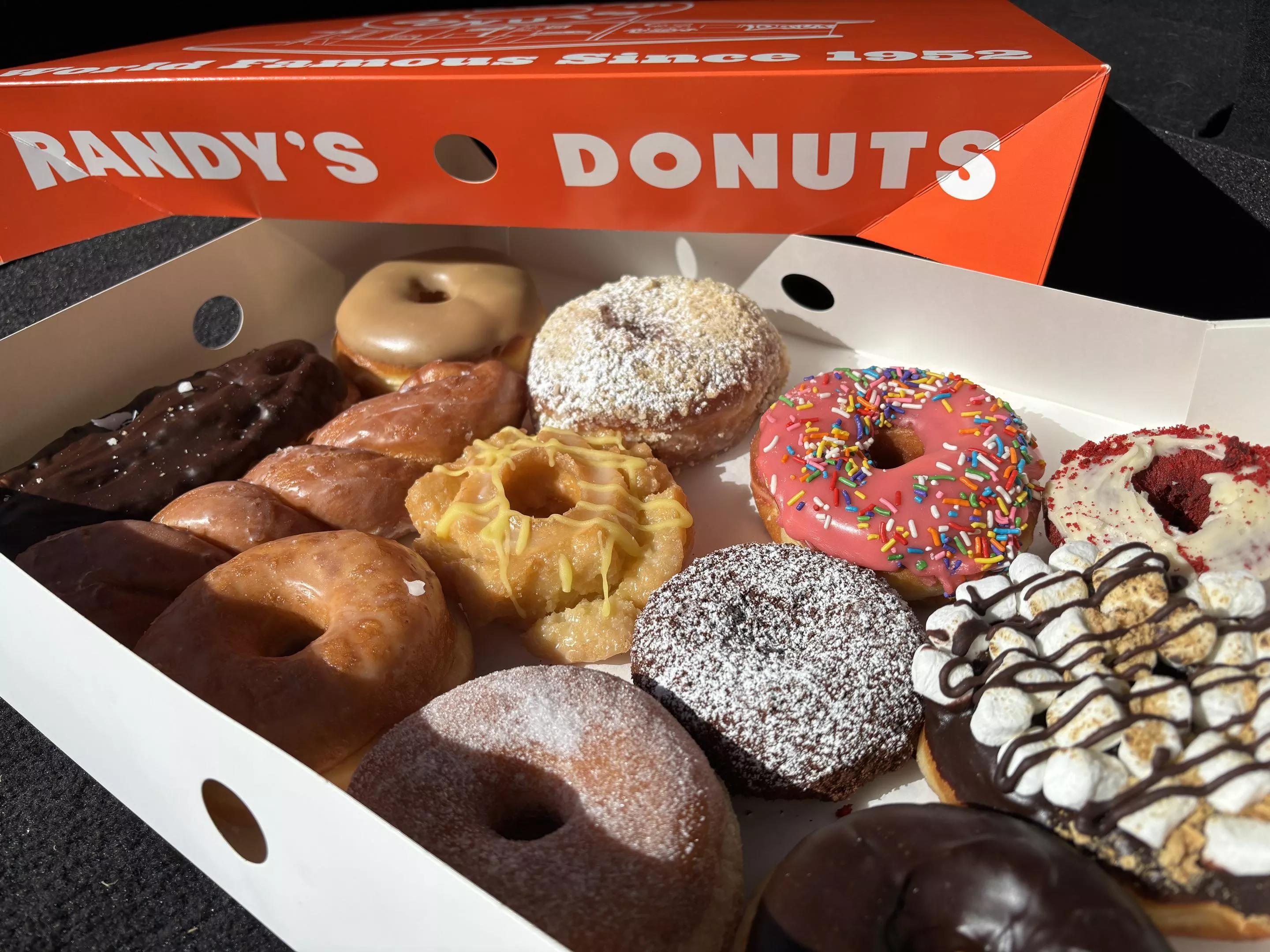 Randy's Donuts to open second Phoenix shop in August | Phoenix New