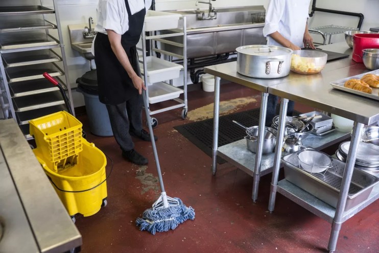 Bugs and slimy ice machines: 13 worst Phoenix restaurant inspections in May