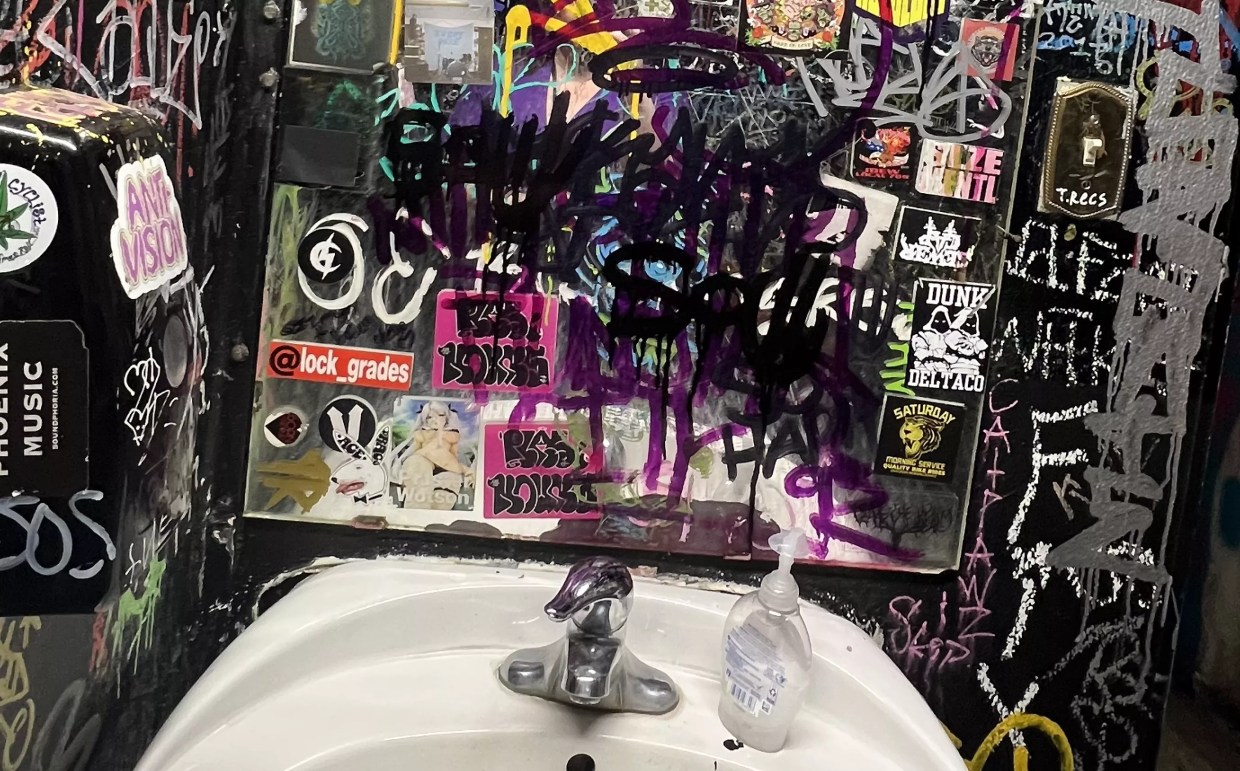 Phoenix Reddit names the grimiest bars in the Valley