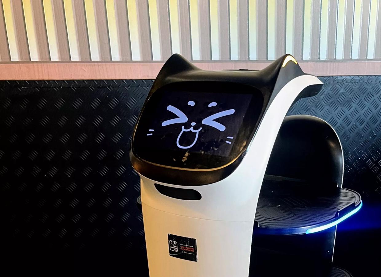Tech meets tradition: At Mesa’s Sizzling House, a robot serves ramen