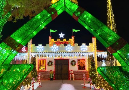 Phoenix homes compete on ‘Christmas Light Fight’