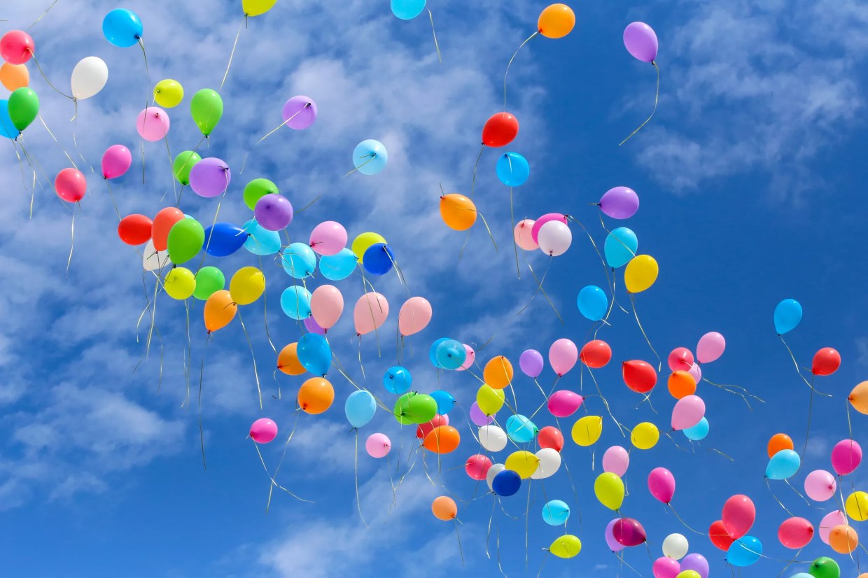 a bunch of balloons in the sky