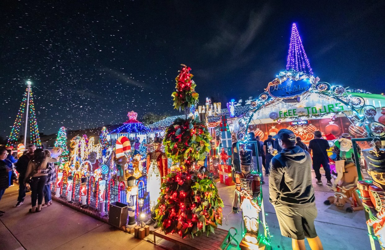 Best Christmas lights and holiday displays in Phoenix for 2025