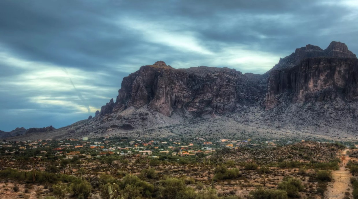 apache junction and the superstition mountains