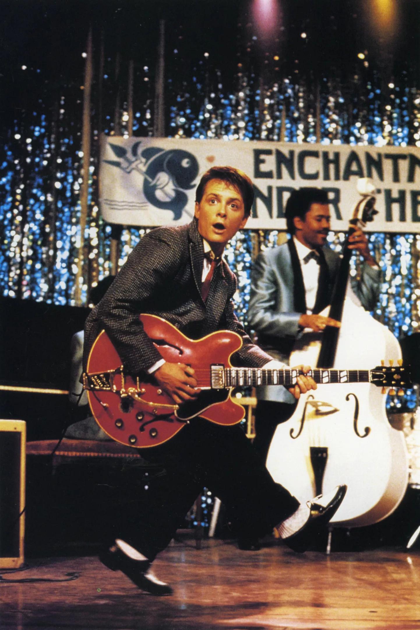Actor plays guitar in movie