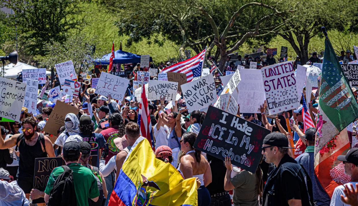anti-trump protesters in arizona