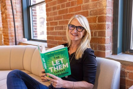 Bestselling author Mel Robbins is bringing her Let Them Tour 2026 to Phoenix